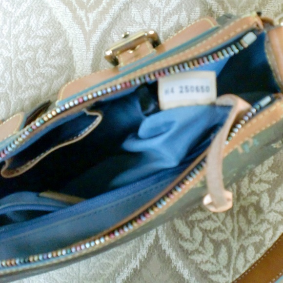 Dooney &  Bourke - Picture 5 of 8